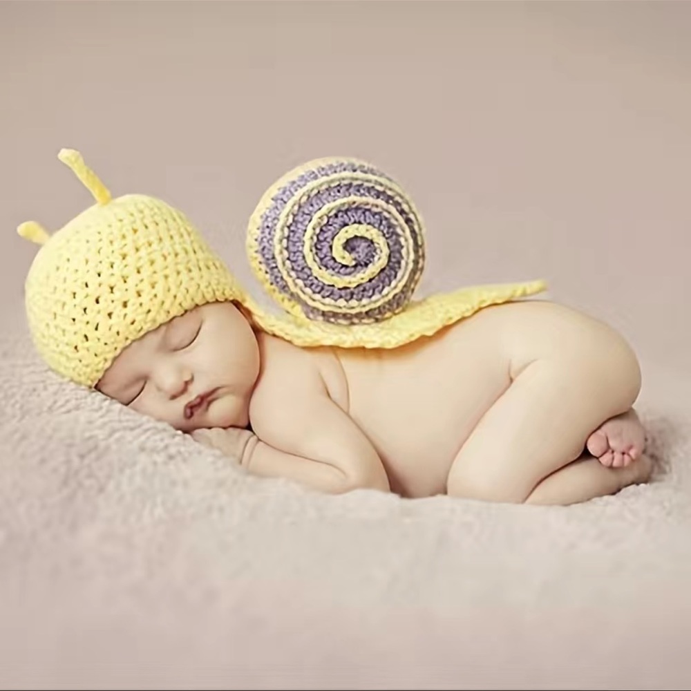 Adorable Snail Knitted Hat - Perfect for Baby Photo Shoots!